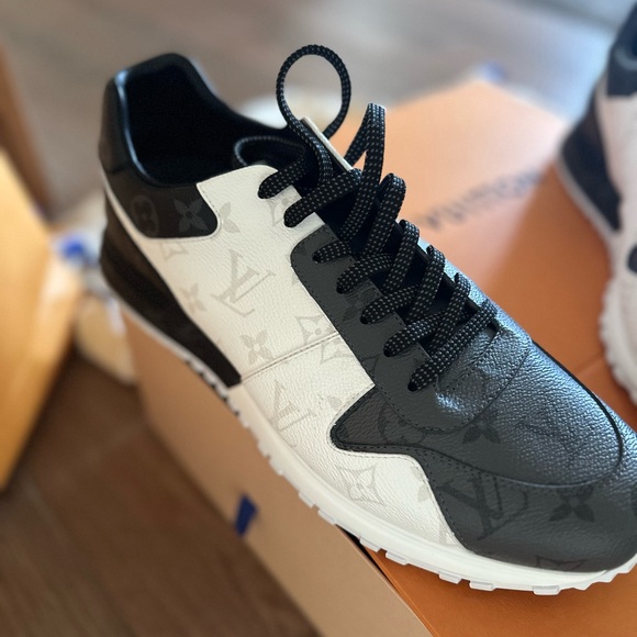 Biolor Run Away sneaker combines 3 variations on Louis Vuitton signature canvas. - Picture 2 of 15